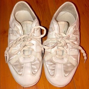 Nfinity cheer shoes evolution size 4 youth girls